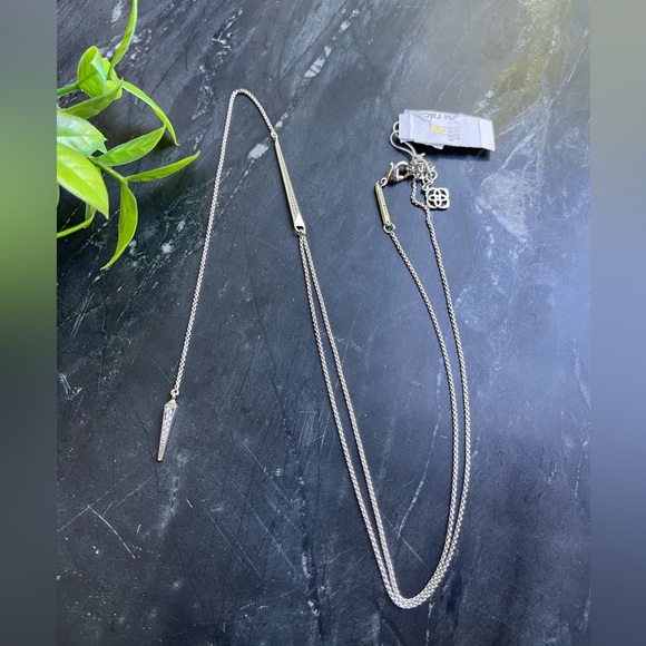 Kendra Scott Vivian Necklace Silver New
With Tag - Picture 10 of 13